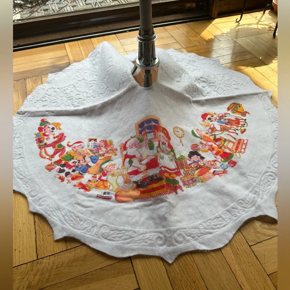 Vintage Christmas Tree Skirt Santa Elves Mrs. Claus. Felt Screen Print W…